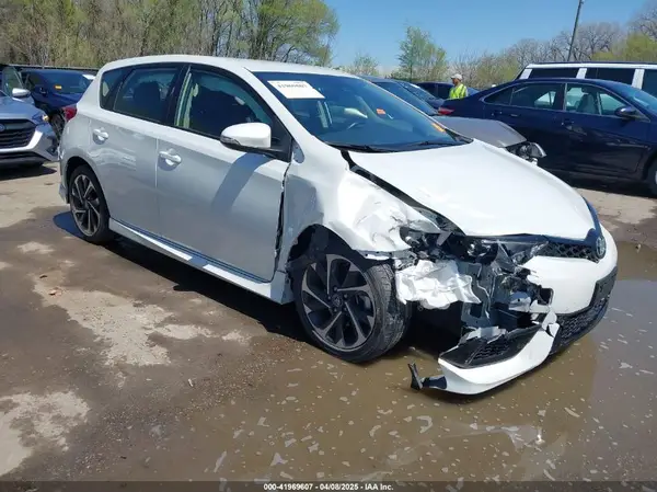 JTNKARJE5JJ553660 2018 TOYOTA COROLLA - Image 1