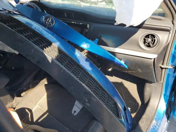 JTNKARJE5JJ554677 2018 TOYOTA COROLLA - Image 8