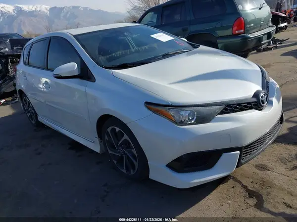 JTNKARJE5JJ556185 2018 TOYOTA COROLLA - Image 1