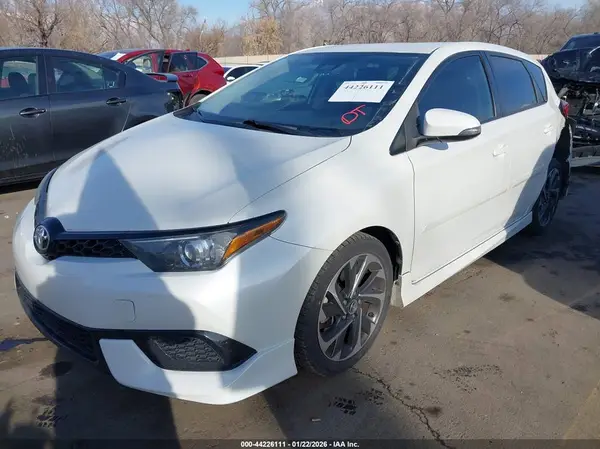 JTNKARJE5JJ556185 2018 TOYOTA COROLLA - Image 2