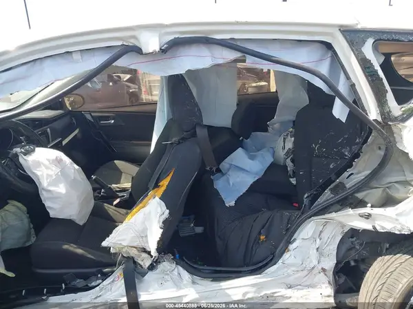 JTNKARJE5JJ556798 2018 TOYOTA COROLLA - Image 8