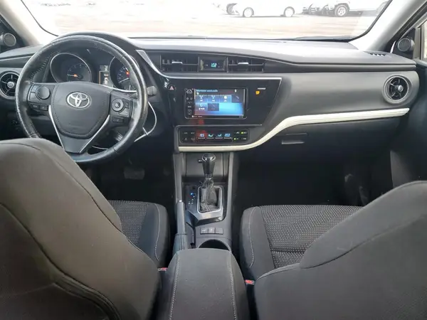 JTNKARJE5JJ557319 2018 TOYOTA COROLLA - Image 8