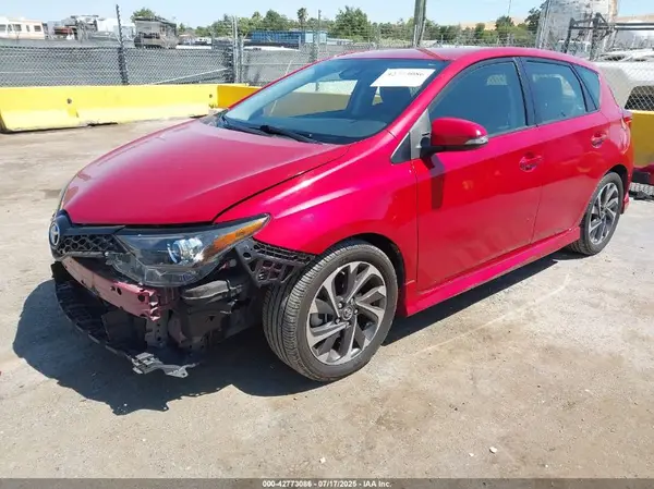 JTNKARJE5JJ557708 2018 TOYOTA COROLLA - Image 2