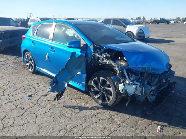 JTNKARJE5JJ558017 2018 TOYOTA COROLLA - Image 1
