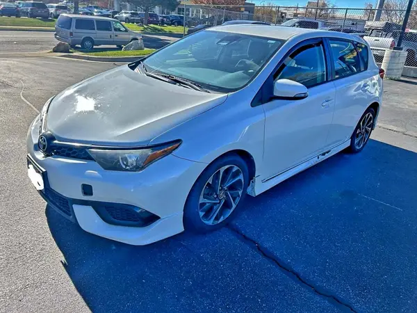 JTNKARJE5JJ558292 2018 TOYOTA COROLLA - Image 2