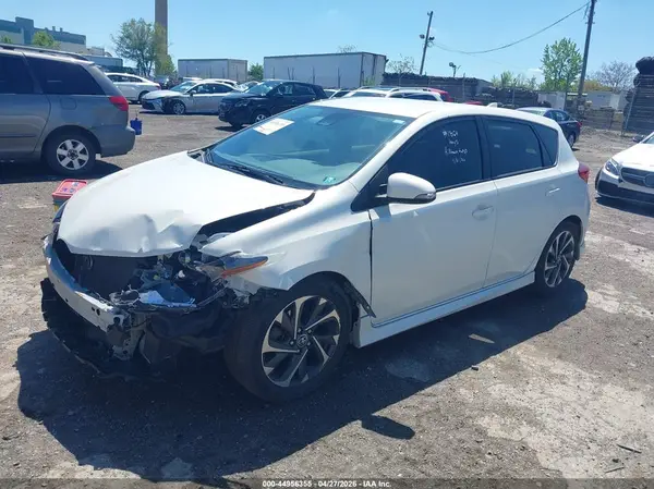 JTNKARJE5JJ561371 2018 TOYOTA COROLLA - Image 2