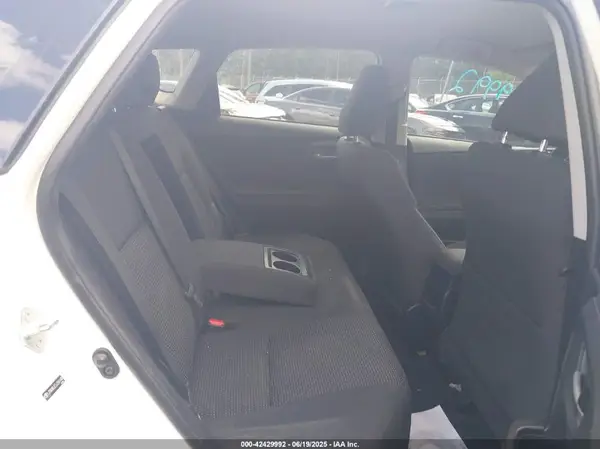 JTNKARJE5JJ561449 2018 TOYOTA COROLLA - Image 8