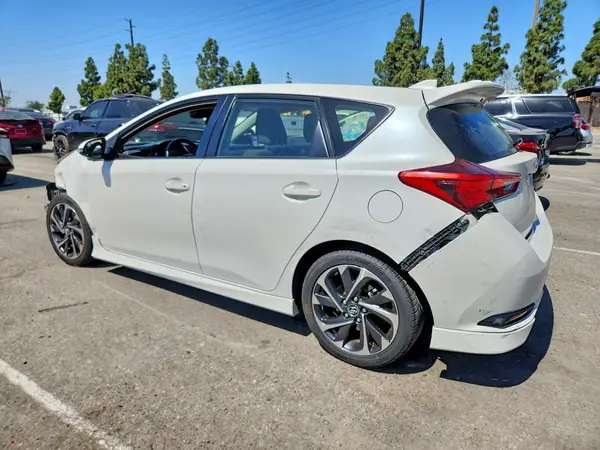 JTNKARJE5JJ564643 2018 TOYOTA COROLLA - Image 2