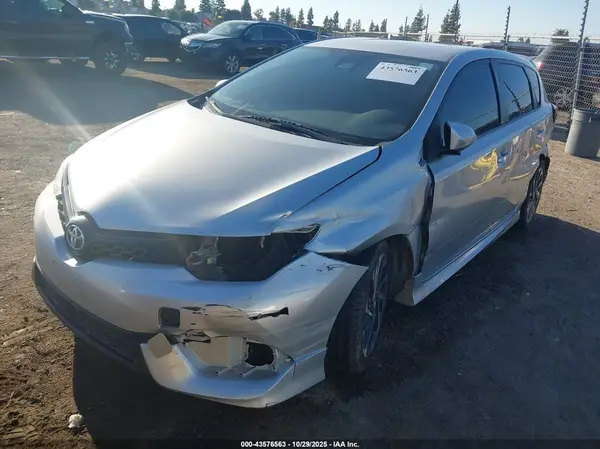 JTNKARJE5JJ564884 2018 TOYOTA COROLLA - Image 2