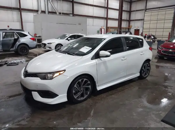 JTNKARJE5JJ564965 2018 TOYOTA COROLLA - Image 2