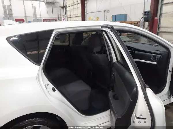 JTNKARJE5JJ564965 2018 TOYOTA COROLLA - Image 8