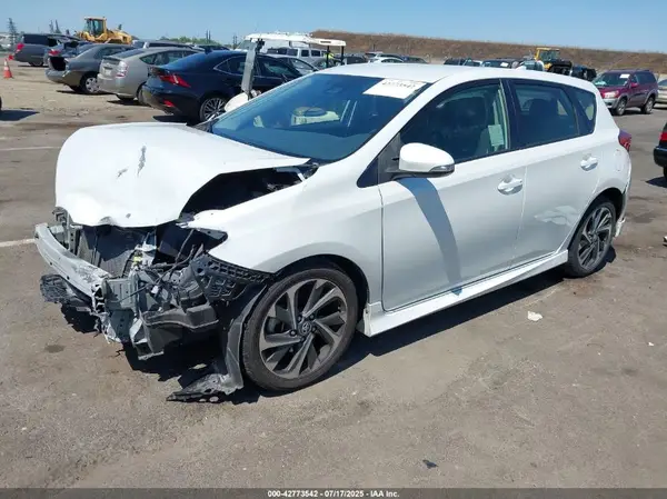 JTNKARJE5JJ565310 2018 TOYOTA COROLLA - Image 2