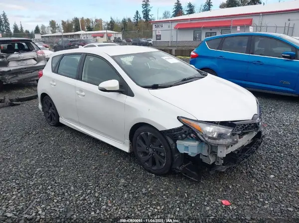 JTNKARJE5JJ566540 2018 TOYOTA COROLLA - Image 1