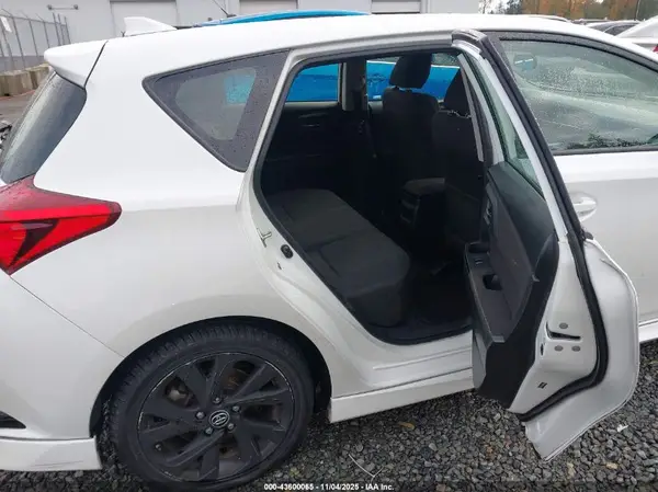 JTNKARJE5JJ566540 2018 TOYOTA COROLLA - Image 8