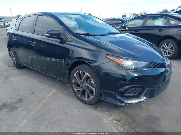 JTNKARJE5JJ566621 2018 TOYOTA COROLLA - Image 1