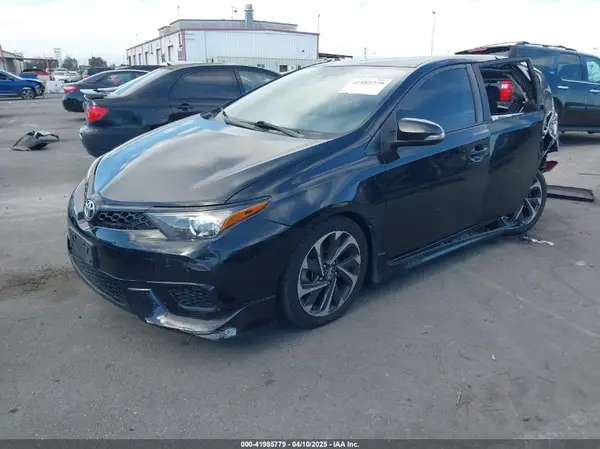 JTNKARJE5JJ566621 2018 TOYOTA COROLLA - Image 2