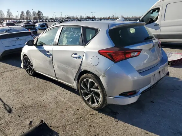 JTNKARJE5JJ568627 2018 TOYOTA COROLLA - Image 2