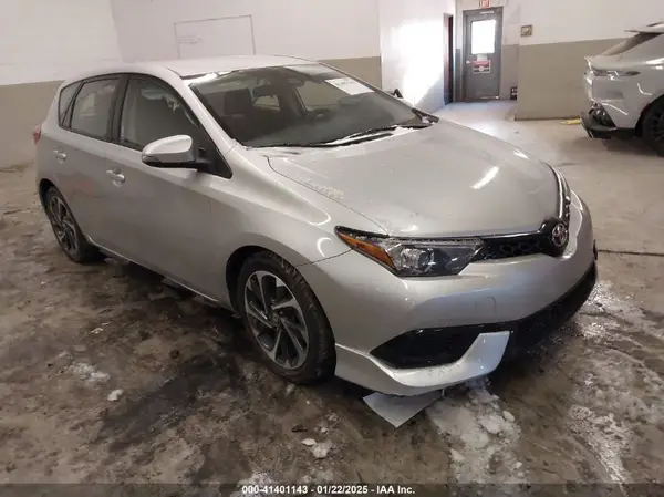 JTNKARJE5JJ570605 2018 TOYOTA COROLLA - Image 1