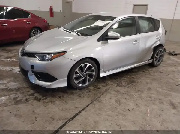 JTNKARJE5JJ570605 2018 TOYOTA COROLLA - Image 2