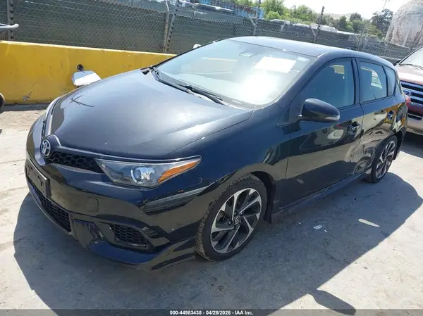 JTNKARJE5JJ572788 2018 TOYOTA COROLLA - Image 2