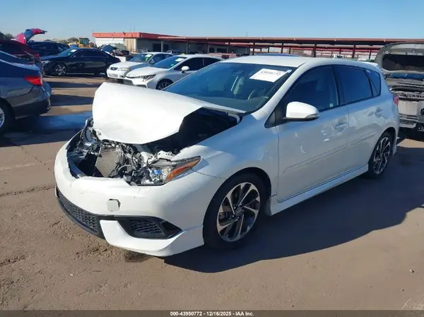 JTNKARJE5JJ574282 2018 TOYOTA COROLLA - Image 2