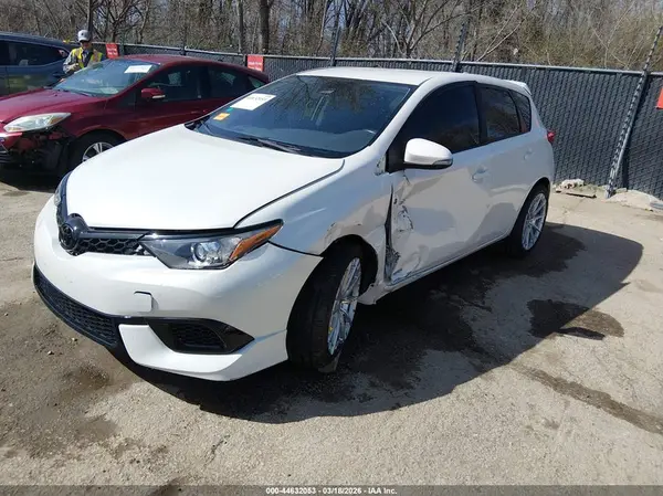 JTNKARJE5JJ574511 2018 TOYOTA COROLLA - Image 2