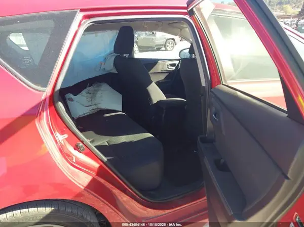 JTNKARJE5JJ574735 2018 TOYOTA COROLLA - Image 8