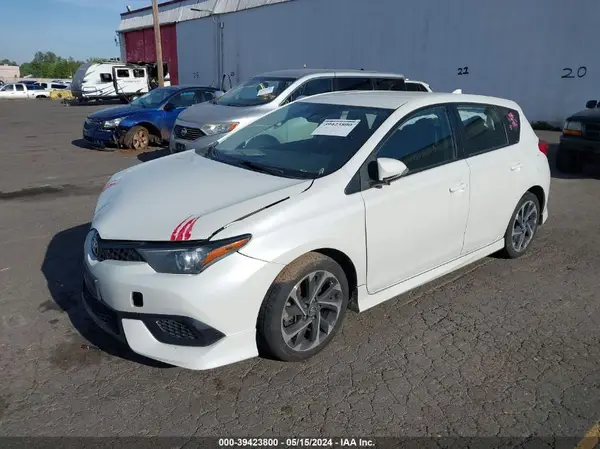 JTNKARJE5JJ576033 2018 TOYOTA COROLLA - Image 2