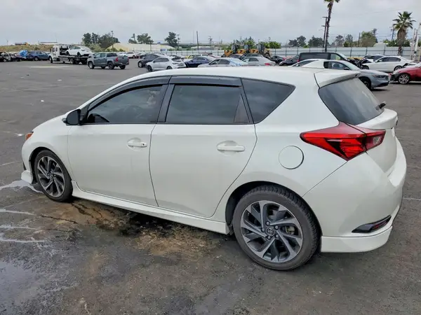 JTNKARJE6JJ555062 2018 TOYOTA COROLLA - Image 2
