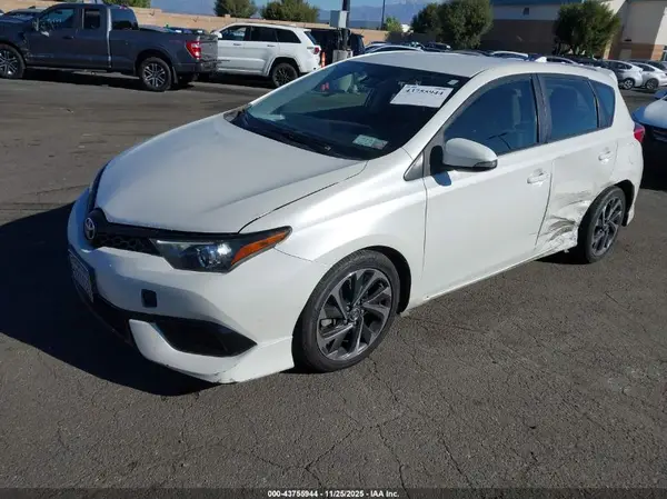 JTNKARJE6JJ558494 2018 TOYOTA COROLLA - Image 2