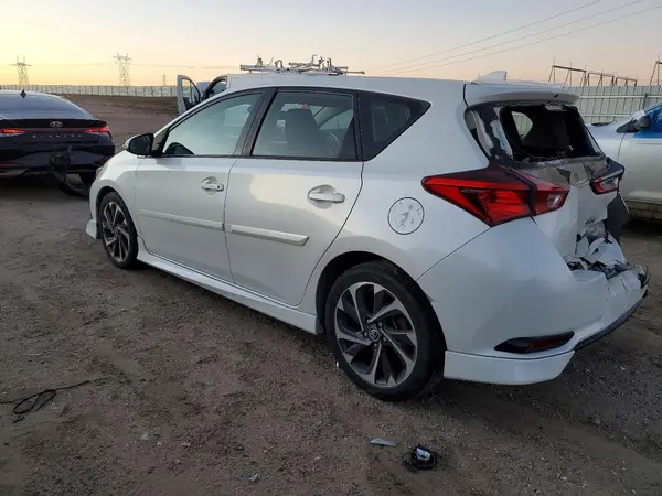 JTNKARJE6JJ561783 2018 TOYOTA COROLLA - Image 2