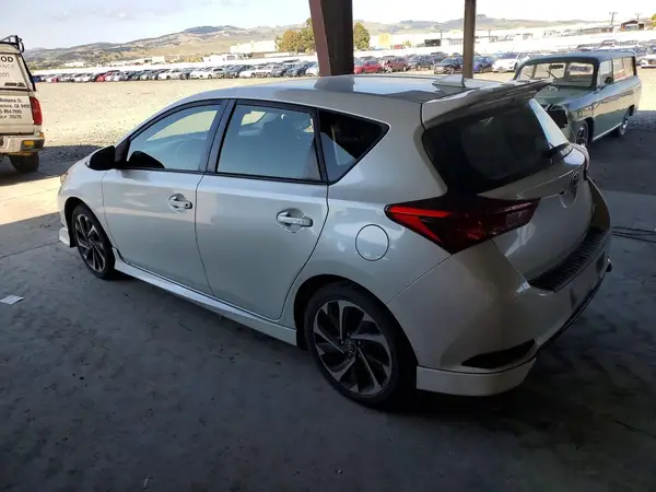 JTNKARJE6JJ561847 2018 TOYOTA COROLLA - Image 2