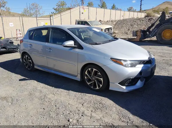 JTNKARJE6JJ562870 2018 TOYOTA COROLLA - Image 1