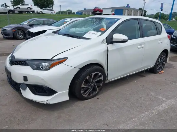 JTNKARJE6JJ565302 2018 TOYOTA COROLLA - Image 2