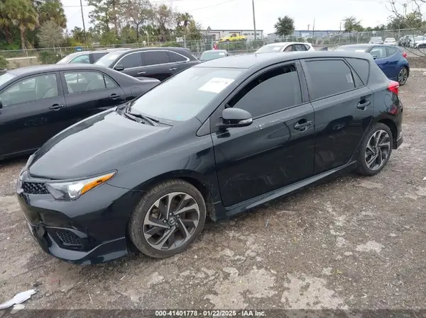 JTNKARJE6JJ566255 2018 TOYOTA COROLLA - Image 2