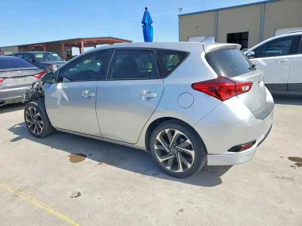 JTNKARJE6JJ568328 2018 TOYOTA COROLLA - Image 2