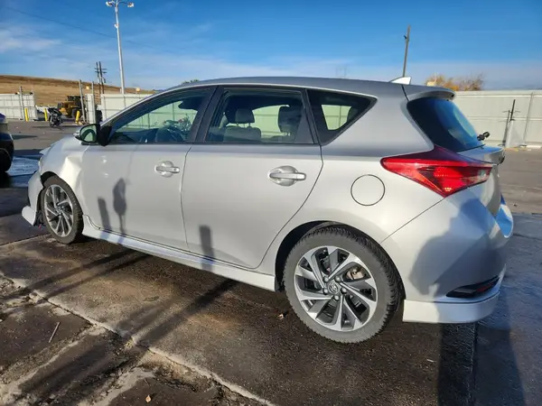 JTNKARJE6JJ568748 2018 TOYOTA COROLLA - Image 2