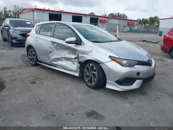JTNKARJE6JJ569706 2018 TOYOTA COROLLA - Image 1
