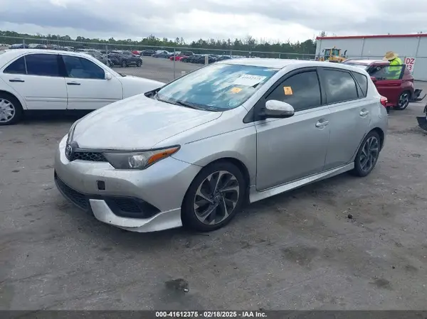 JTNKARJE6JJ569706 2018 TOYOTA COROLLA - Image 2