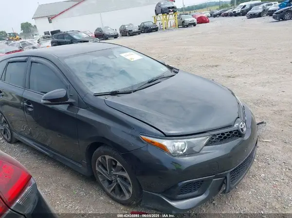 JTNKARJE6JJ572427 2018 TOYOTA COROLLA - Image 1