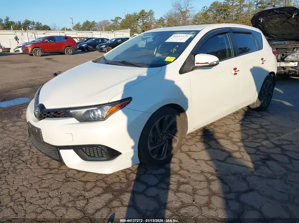 JTNKARJE6JJ576297 2018 TOYOTA COROLLA - Image 2