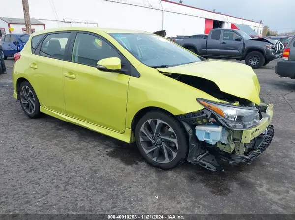 JTNKARJE7JJ557063 2018 TOYOTA COROLLA - Image 1