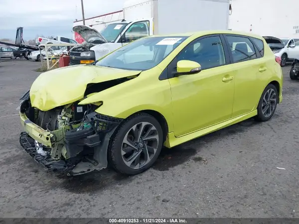 JTNKARJE7JJ557063 2018 TOYOTA COROLLA - Image 2