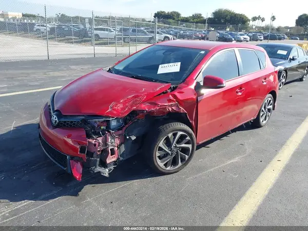 JTNKARJE7JJ558701 2018 TOYOTA COROLLA - Image 2