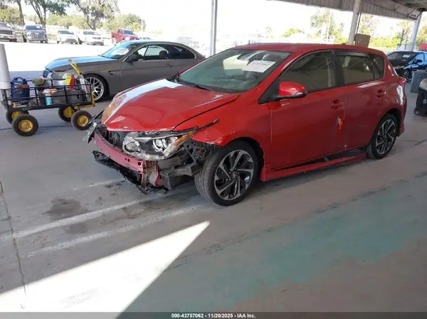 JTNKARJE7JJ558746 2018 TOYOTA COROLLA - Image 2