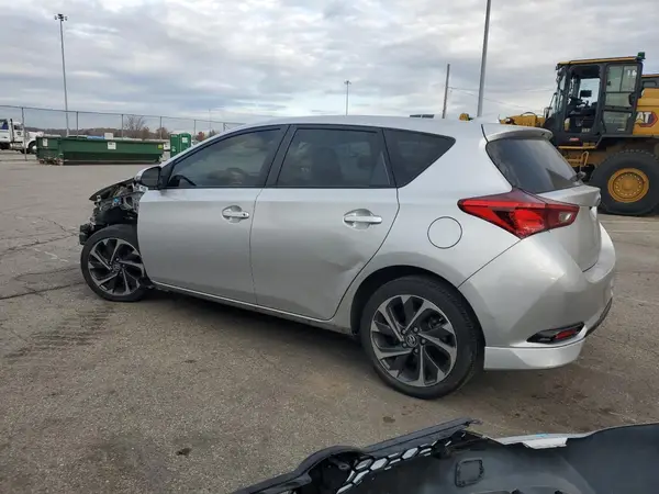 JTNKARJE7JJ559864 2018 TOYOTA COROLLA - Image 2