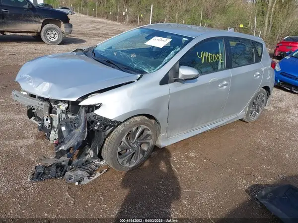 JTNKARJE7JJ560948 2018 TOYOTA COROLLA - Image 2