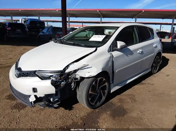 JTNKARJE7JJ561176 2018 TOYOTA COROLLA - Image 2