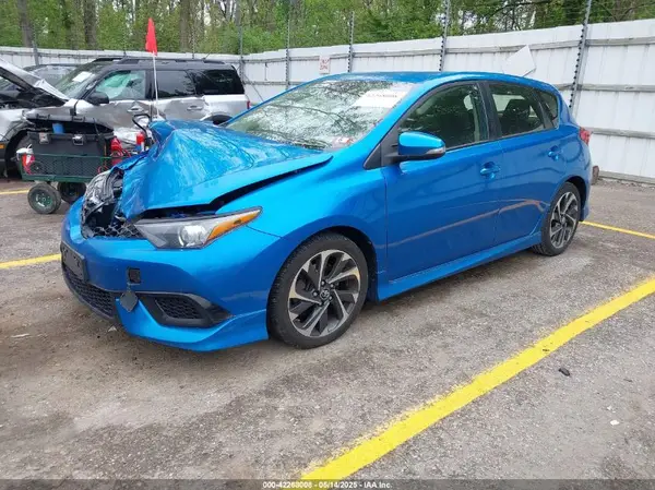 JTNKARJE7JJ563851 2018 TOYOTA COROLLA - Image 2