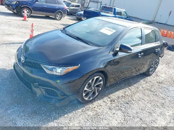 JTNKARJE7JJ568967 2018 TOYOTA COROLLA - Image 2